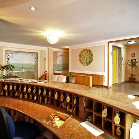 Hotel Cristal Бари Екстериор снимка