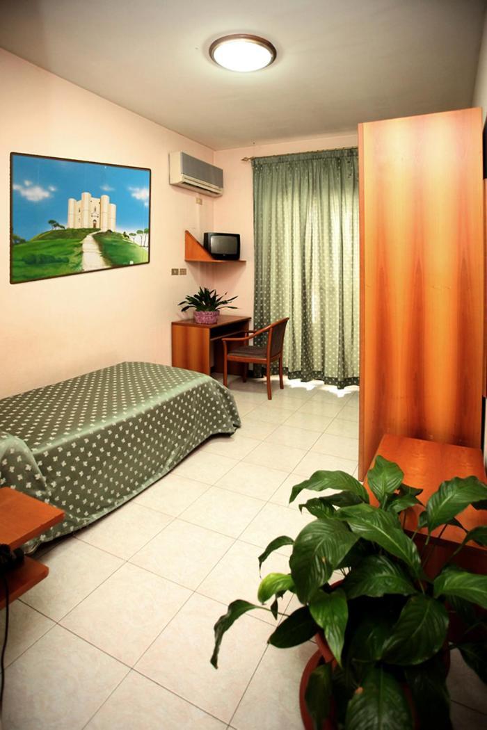 Hotel Cristal Бари Екстериор снимка