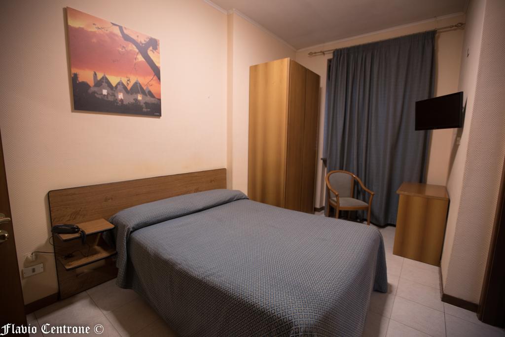 Hotel Cristal Бари Екстериор снимка