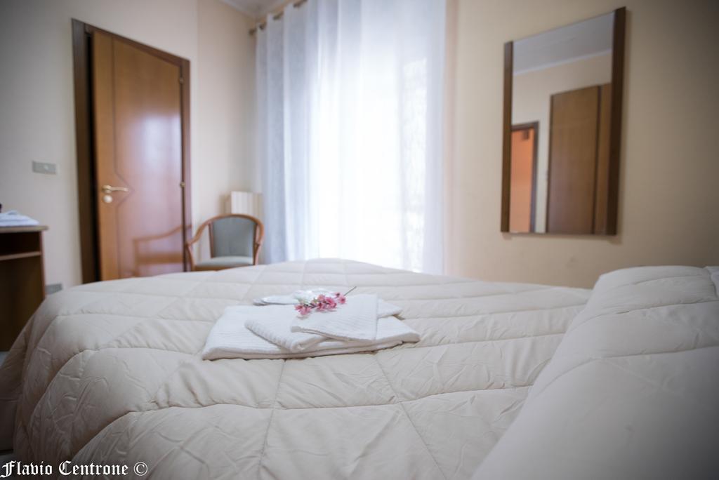 Hotel Cristal Бари Екстериор снимка